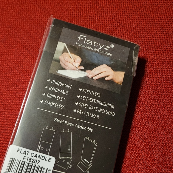 Flatyz Christmas 2 Wick Candle - Picture 7 of 8